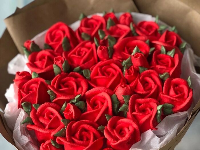 Букет красных зефирных роз