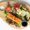 Фото к позиции меню Стейк семги с овощами на мангале