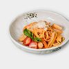 Фото к позиции меню Спагетти с морепродуктами в сливочном соусе