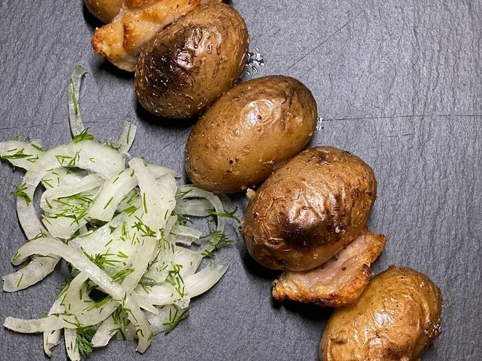 Картофель на мангале с салом