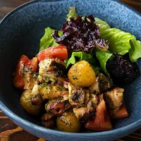 Тёплый салат с осьминогом и картофелем
