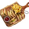 Фото к позиции меню Сэндвич с сыром, ветчиной и картофелем фри