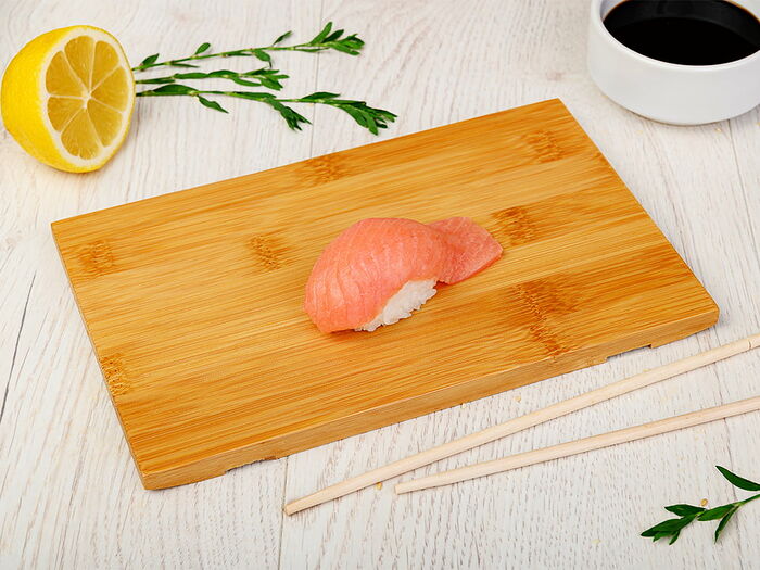 Суши с лососем холодного копчения