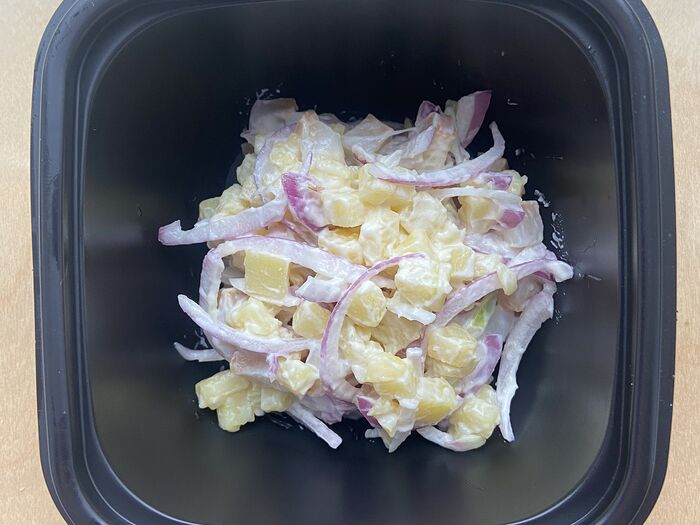 Салат картофельный с копчёным кальмаром