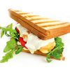 Фото к позиции меню Сэндвич с куриным филе и соусом тартар
