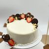Фото к позиции меню Муссовый бенто-торт с ягодами