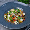 Фото к позиции меню Овощной салат с кальмаром в Тайском стиле