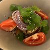 Фото к позиции меню Тёплый салат с хрустящими баклажанами в азиатском соусе