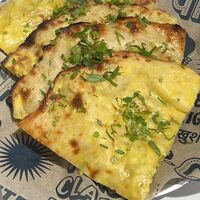 Cheese garlic naan