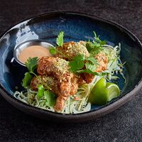 Креветки темпура с капустным салатом