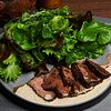 Фото к позиции меню Тёплый салат с говяжьей вырезкой