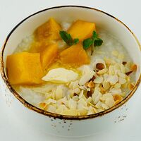 Рисовая каша с манго и миндалем