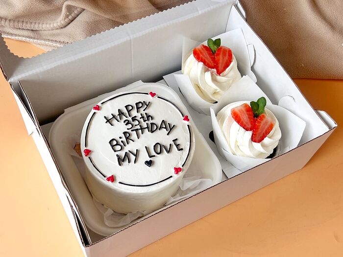 Подарочный набор бенто-торт и 2 капкейка Happy birthday my love