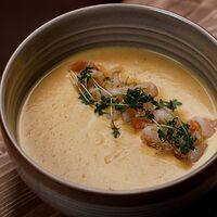 Тыквенный крем-суп с тигровой креветкой