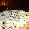 Фото к позиции меню Пицца с грибами и сыром пармезан