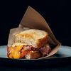 Фото к позиции меню Чиз-сэндвич с шейкой