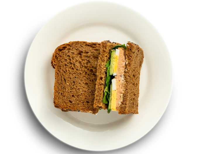 Сандвич-блумер с лососем в нормандском стиле