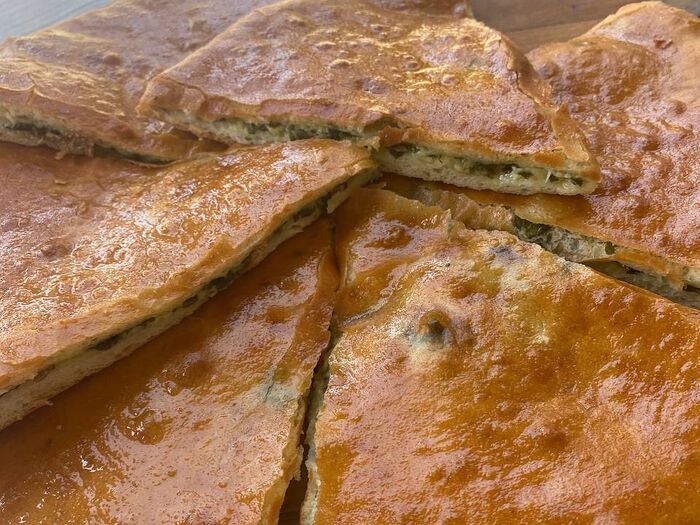Пирог со свекольными листьями и сыром Цахараджын