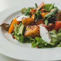 Салат с хрустящими баклажанами. Salad with crispy eggplant