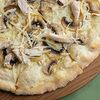 Фото к позиции меню Пицца с курицей и грибами Бьянка