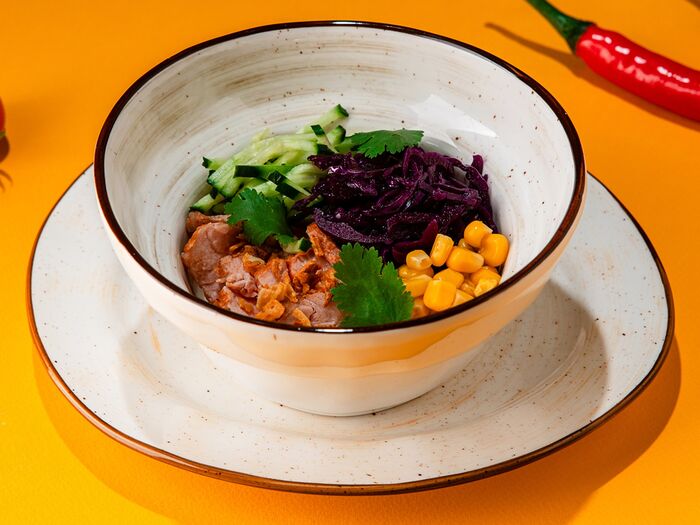 Салат со свининой и пряным рисом