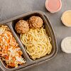 Фото к позиции меню Бифболлы со спагетти и томатным соусом