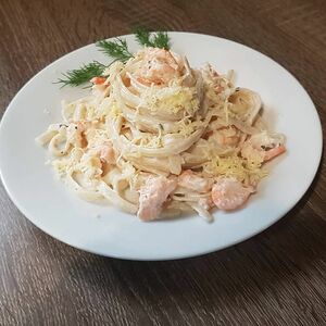 Паста с белыми грибами и курицей под сливочным соусом