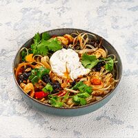 Wok лапша по-сингапурски с креветками