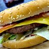 Фото к позиции меню Роял чизбургер с беконом