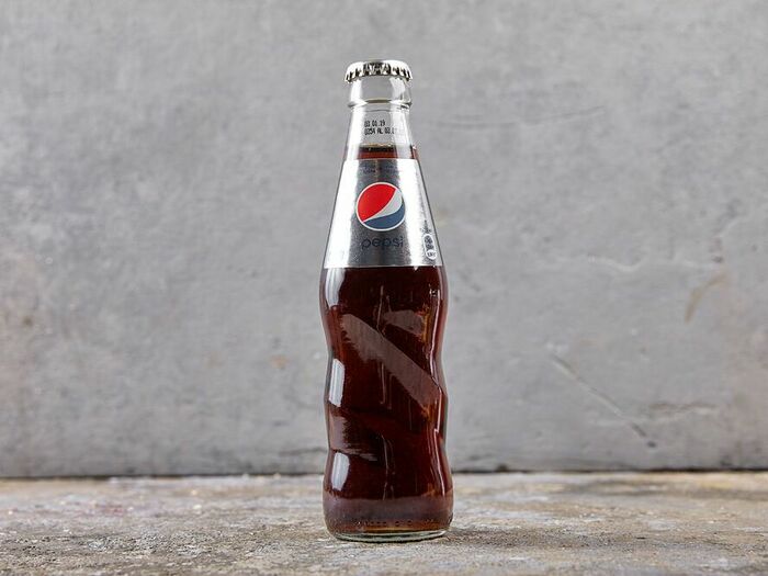 Газированный напиток Pepsi Cola в стекле