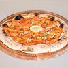 Фото к позиции меню Пицца с лососем и сливочным кремом