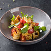 Фото к позиции меню Азиатский салат с хрустящими баклажанами и томатами