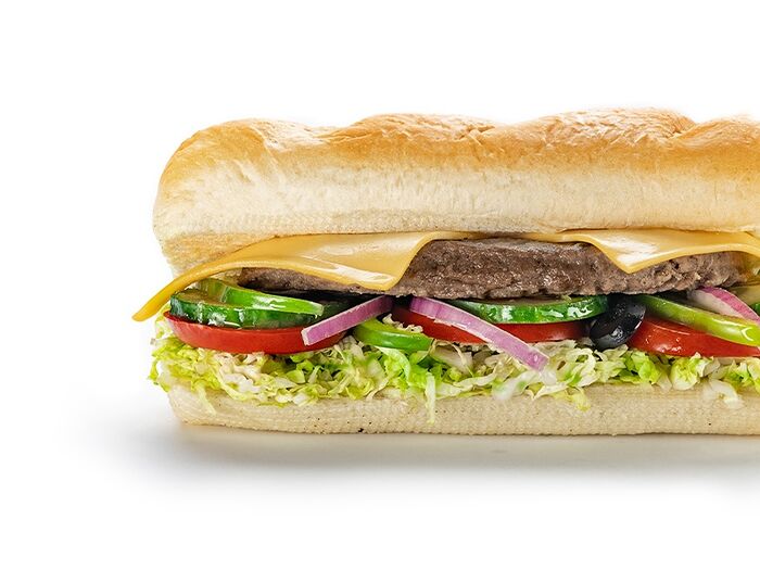 Сэндвич Биф клаб мелт с говяжьей котлетой