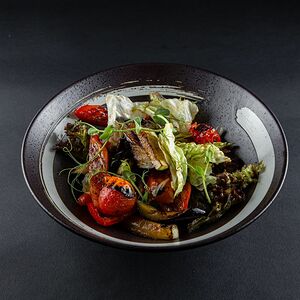 Теплый салат с овощами гриль