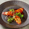 Фото к позиции меню Татаки из угря, крем мисо-сельдерей, трюфельно-имбирный соус