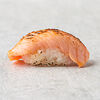 Фото к позиции меню Суши нигири опаленный лосось