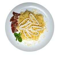 Спагетти с кальмаром и вялеными томатами