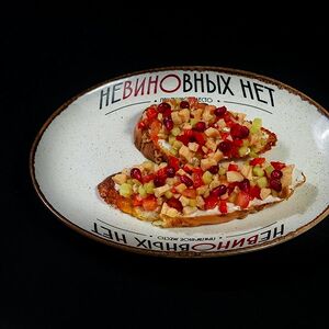 Брускетта с копченной курицей