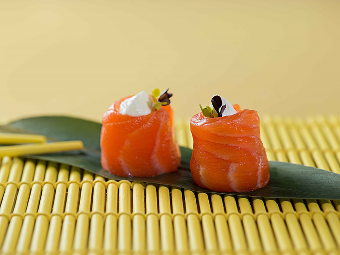 Сашими суши с лососем