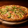 Фото к позиции меню Пицца с семгой и авокадо