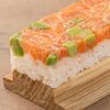 Фото к позиции меню Ошидзуси с лососем и авокадо