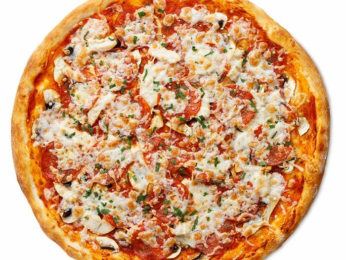 Пицца с курицей, грибами и колбасой Пепперони