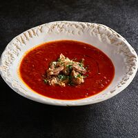 Томатный суп с рваной свининой