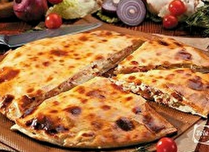 Пицца-блин 2 вкуса (фарш и печень и сыр и яйцо и соус)