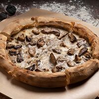Неаполитанская пицца с белыми грибами и трюфельной пастой