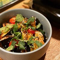 Тёплый Тайский салат из баклажанов