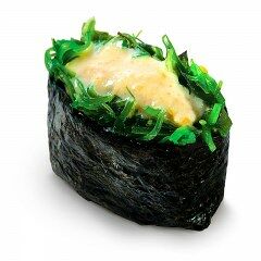 Спайси-суши c водорослями чука