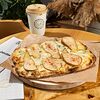 Фото к позиции меню Пицца с горгондзолой и грушей