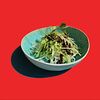 Фото к позиции меню Овощной азиатский салат с рисовой лапшой