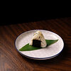Фото к позиции меню Онигири с лососем спайси